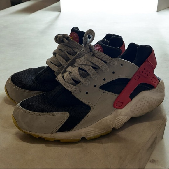 Nike Guarache size 6y - Picture 1 of 2